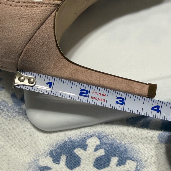 JS Elegant Pink Ruffle Heels - Picture 7 of 7